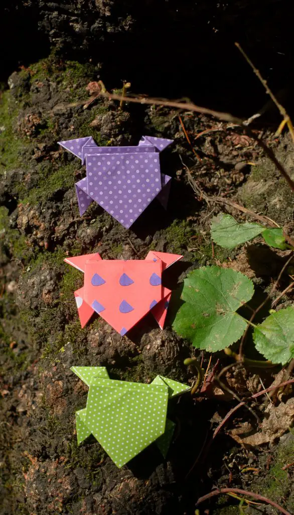 learn how to make origami jumping frogs