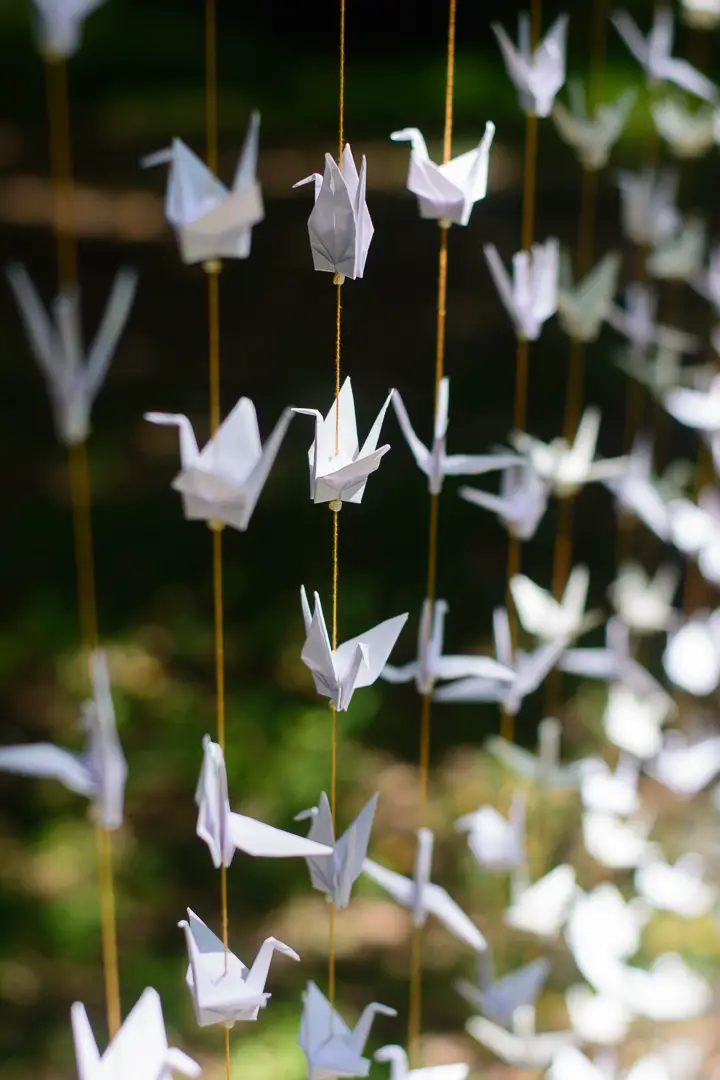 How To Use Origami Paper Cranes For An Amazing Wedding Backdrop