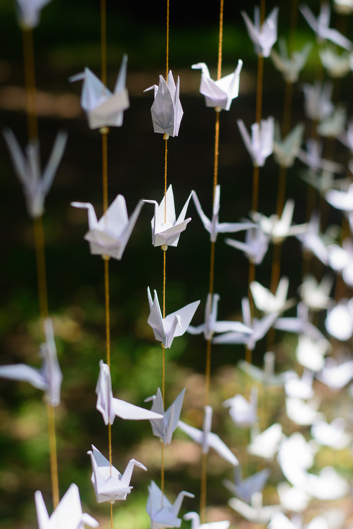 How To Use Origami Paper Cranes Garlands For An Amazing Wedding Backdrop