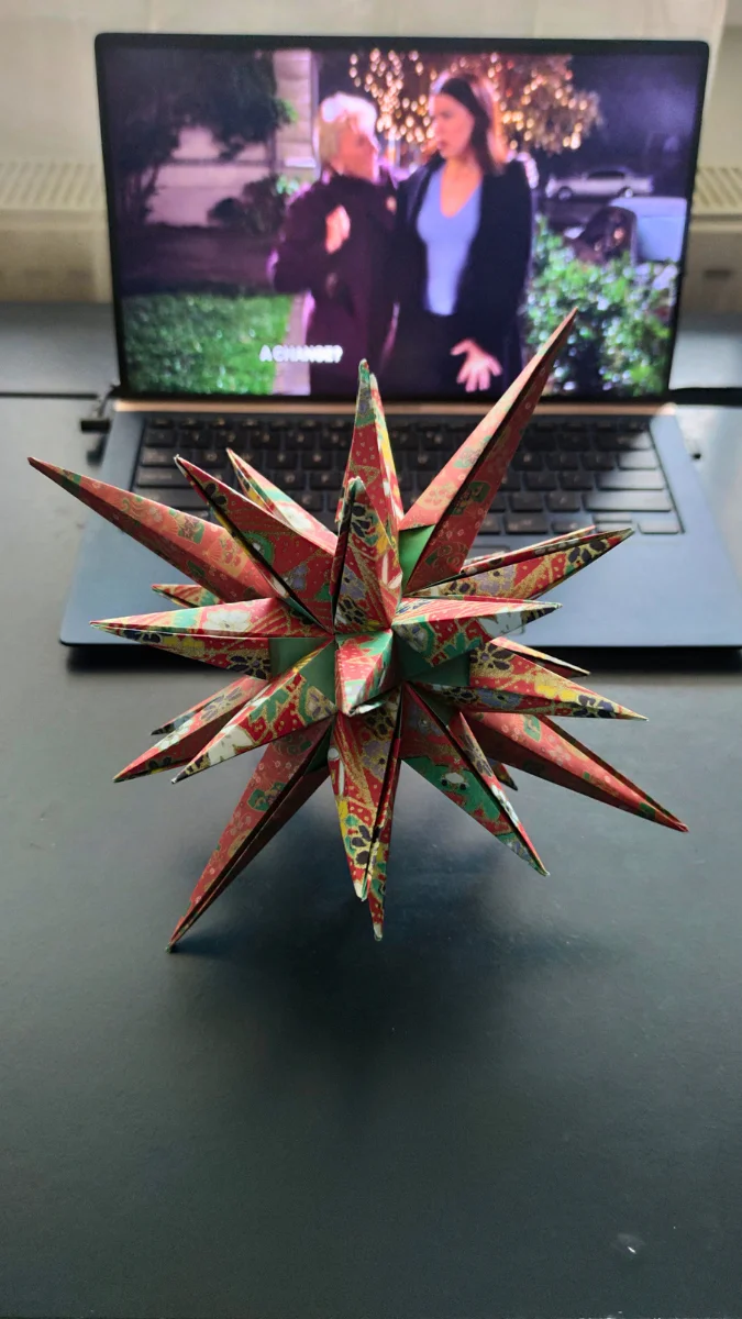 Origami Bethlehem Star Kusudama designed by Fendy Tong